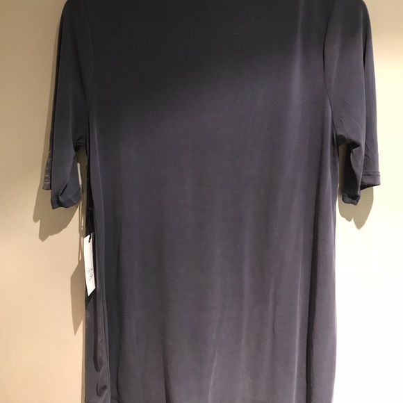 Cute shirt with small peek a boo on chest - Picture 3 of 5